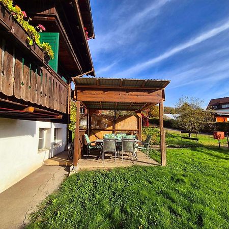 Villa Casa Uno Heimeliges Chalet Mitten In Spiez Extérieur photo